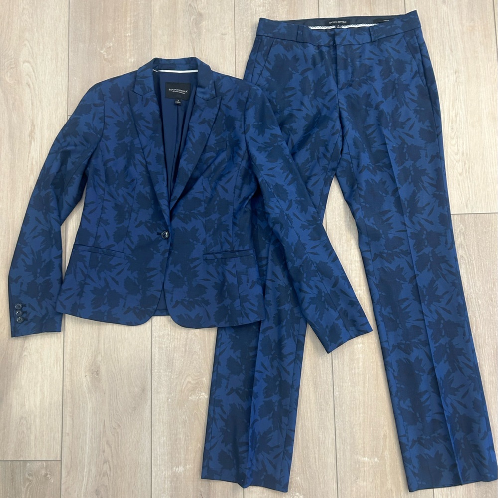 Banana Republic Blue One Button Blazer Logan Pant Women’s Suit Set Size 2